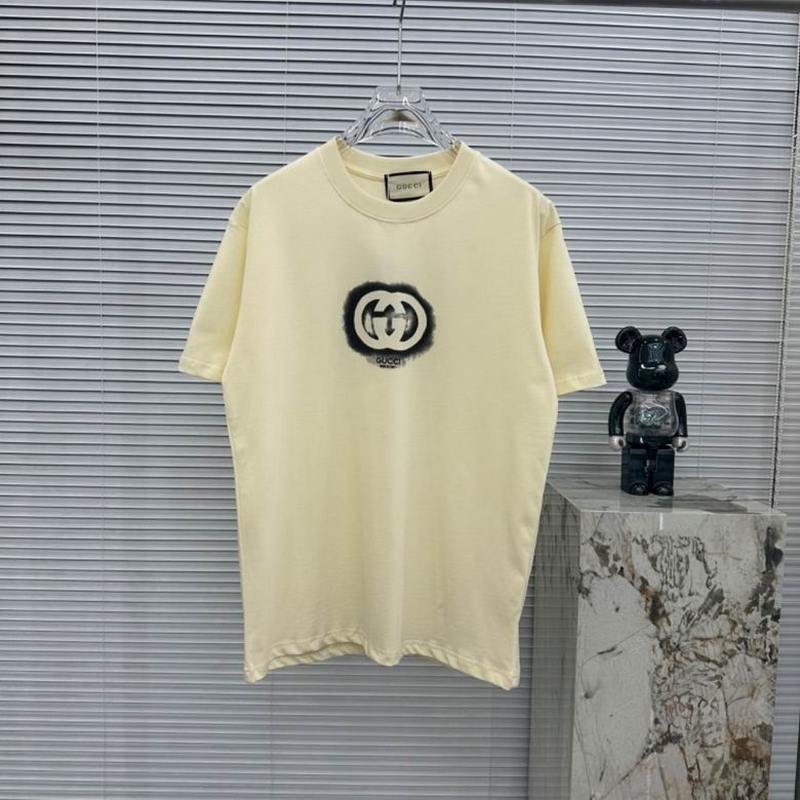 Gucci Men's T-shirts 67